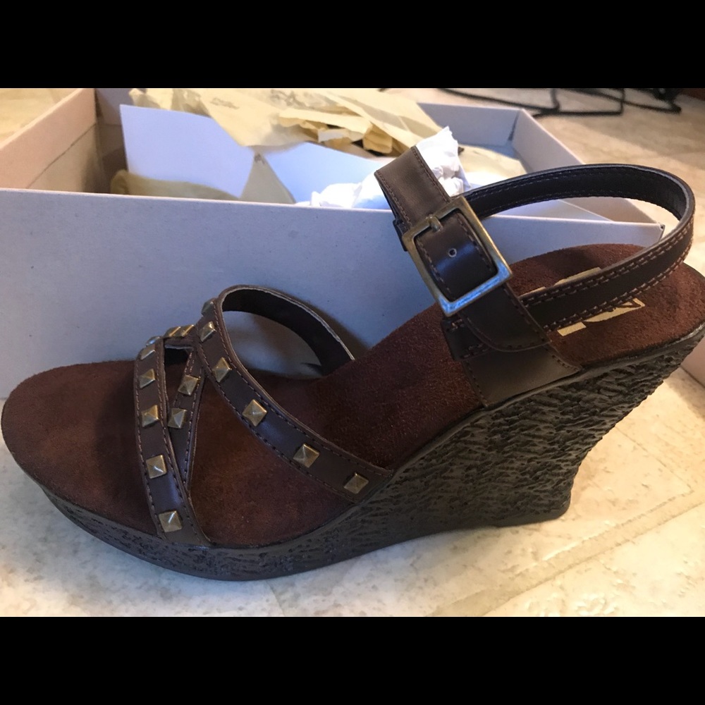 Dirty laundry wedges, size 7.5, brand new.